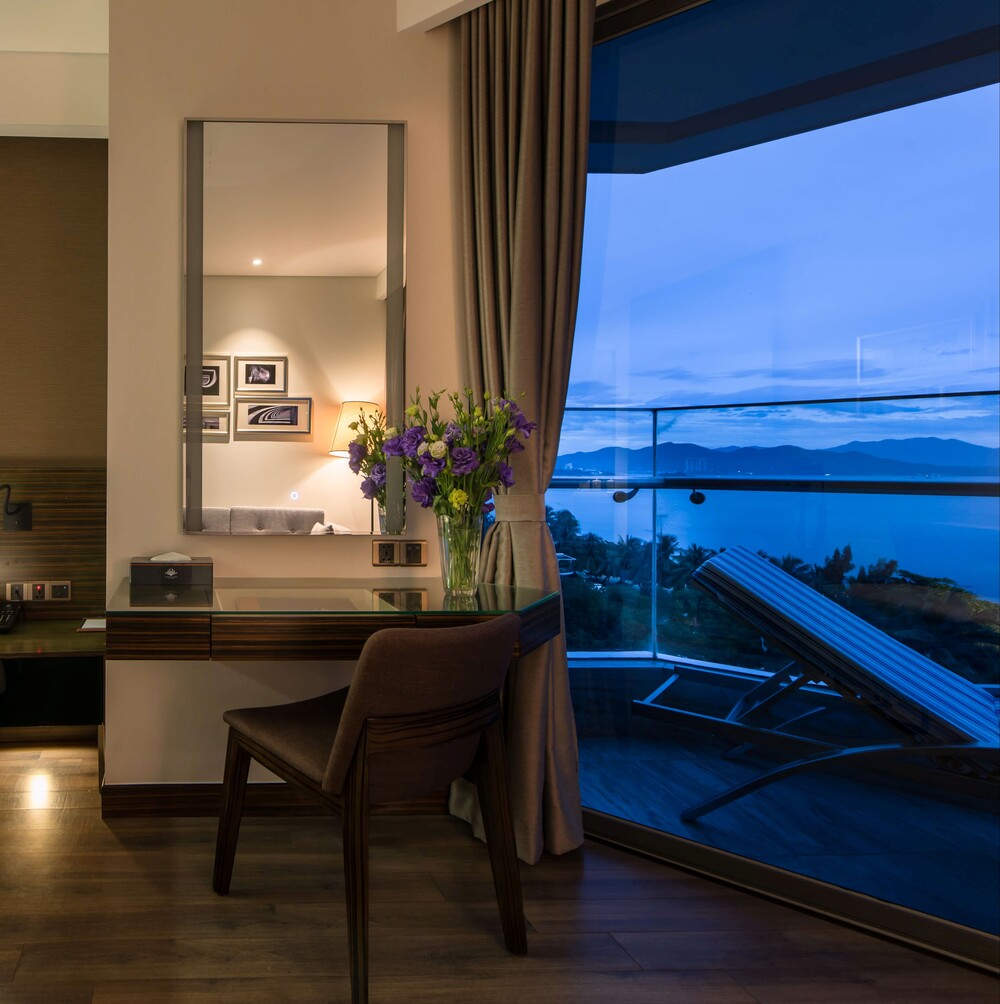 Executive King Oceanview Balcony